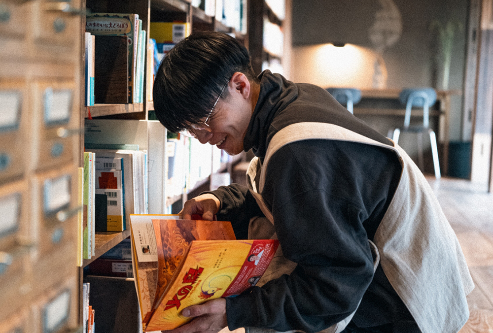 2025 AUTUMN / WINTER  “OUTSIDERS “ powered by PAPER SKY 2025 AUTUMN / WINTER  “OUTSIDERS “ powered by PAPER SKY