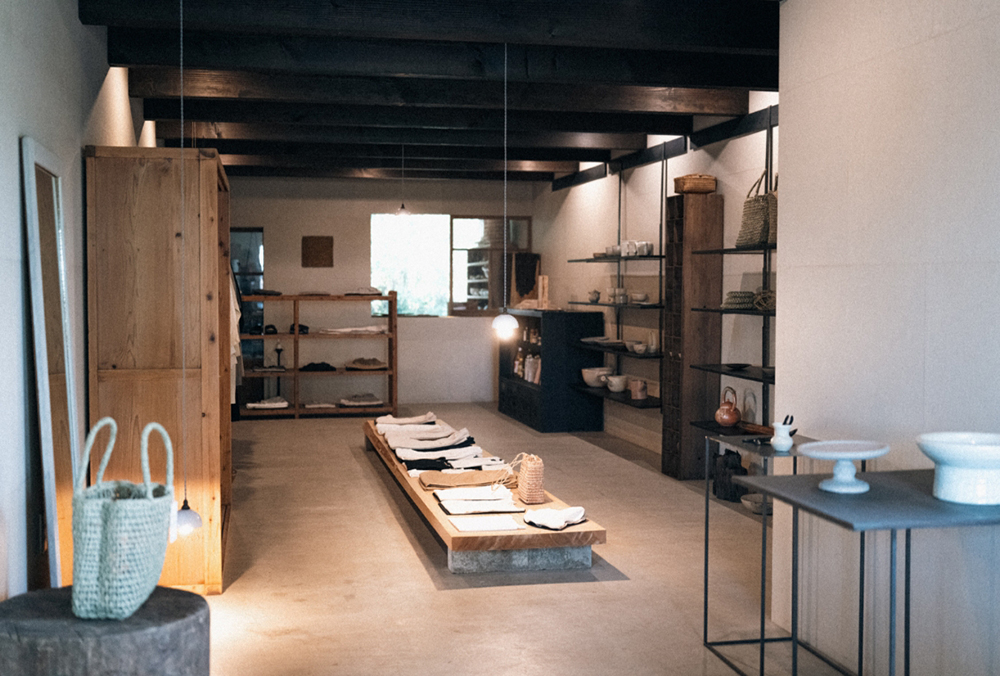 2025 AUTUMN / WINTER  “OUTSIDERS “ powered by PAPER SKY 2025 AUTUMN / WINTER  “OUTSIDERS “ powered by PAPER SKY