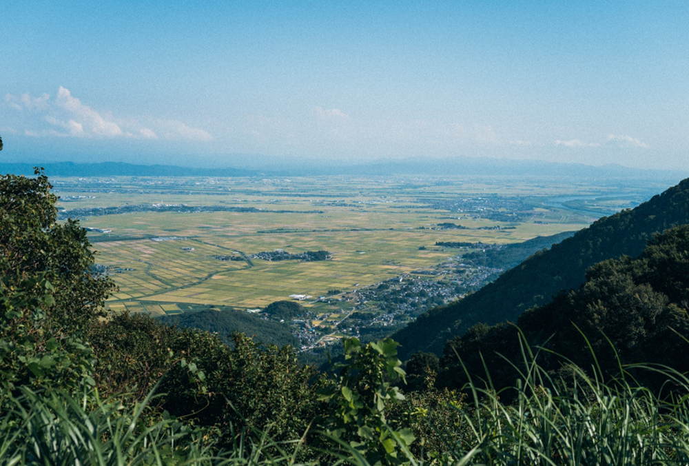 2025 AUTUMN / WINTER  “OUTSIDERS “ powered by PAPER SKY 2025 AUTUMN / WINTER  “OUTSIDERS “ powered by PAPER SKY