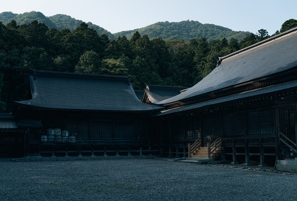 2025 AUTUMN / WINTER  “OUTSIDERS “ powered by PAPER SKY 2025 AUTUMN / WINTER  “OUTSIDERS “ powered by PAPER SKY